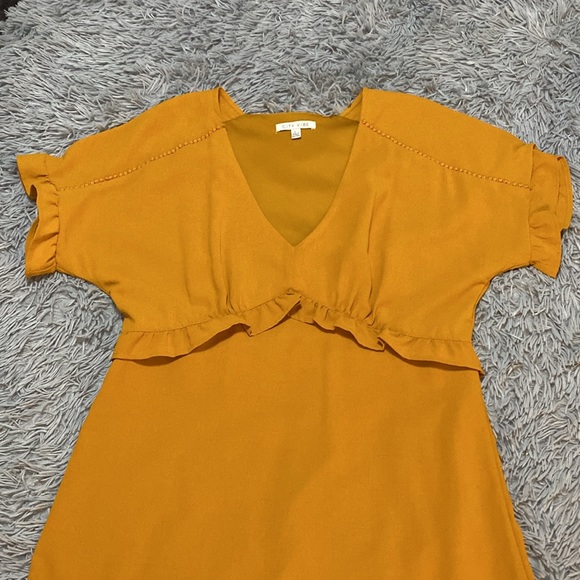 CITY VIBE DRESS - Picture 2 of 4